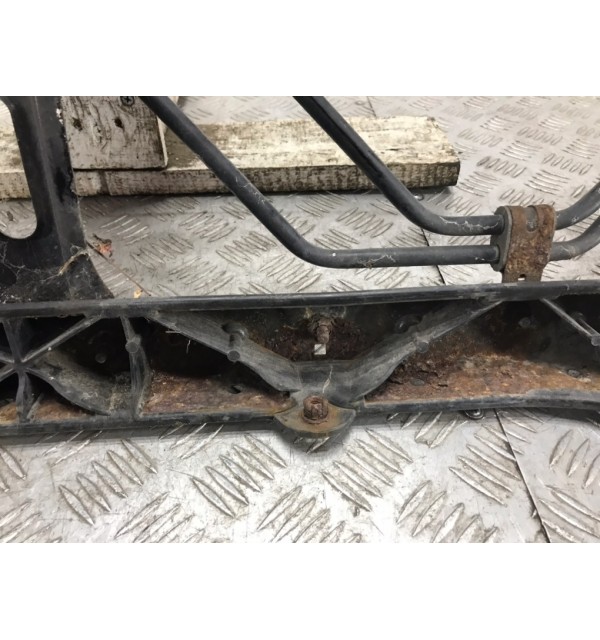 Панель передняя (телевизор) бу для Kia Carens 2 2.0 i,  2009 г.