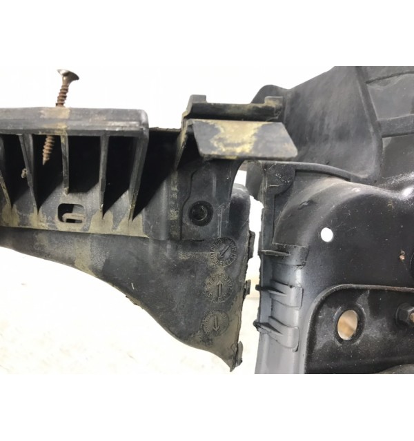 Панель передняя (телевизор) бу для Kia Carens 2 2.0 i,  2009 г.