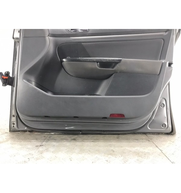 Дверь передняя правая бу для Volkswagen Golf 5 1.9 TDi,  2004 г.