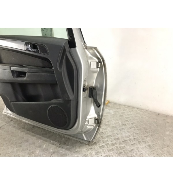 Дверь передняя левая бу для Opel Zafira B 1.6 i,  2008 г.