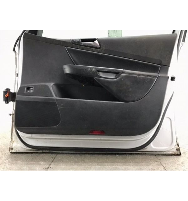 Дверь передняя правая бу для Volkswagen Passat B6 2.0 TDi,  2010 г.