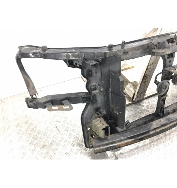 Панель передняя (телевизор) бу для Kia Sportage  2.0 CRDi,  2009 г.