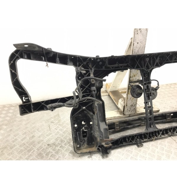 Панель передняя (телевизор) бу для Kia Sportage  2.0 CRDi,  2009 г.