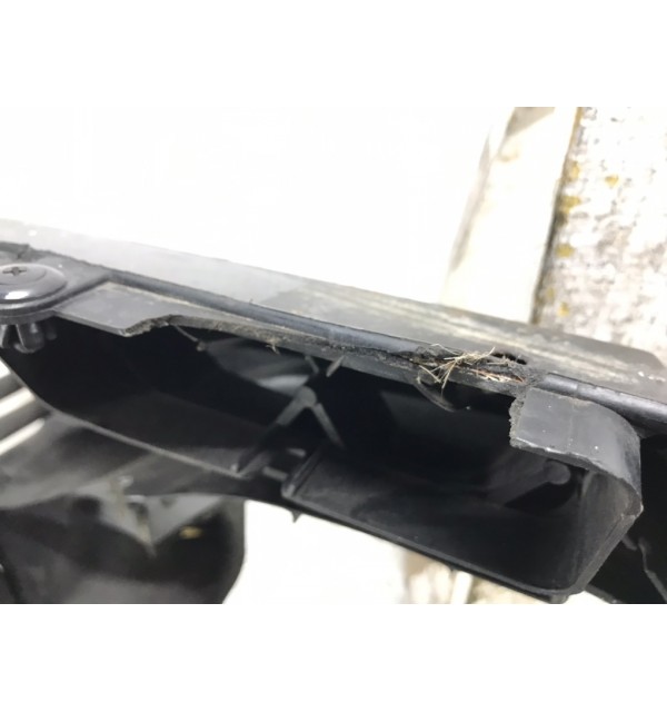 Панель передняя (телевизор) бу для Kia Sportage  2.0 CRDi,  2009 г.