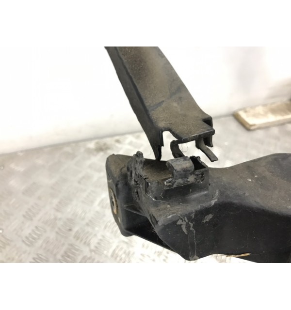 Панель передняя (телевизор) бу для Kia Sportage  2.0 CRDi,  2009 г.