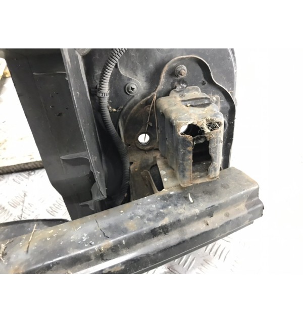 Панель передняя (телевизор) бу для Kia Sportage  2.0 CRDi,  2009 г.