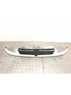 Решетка радиатора бу для Opel Vivaro  2.5 DTi,  2005 г.