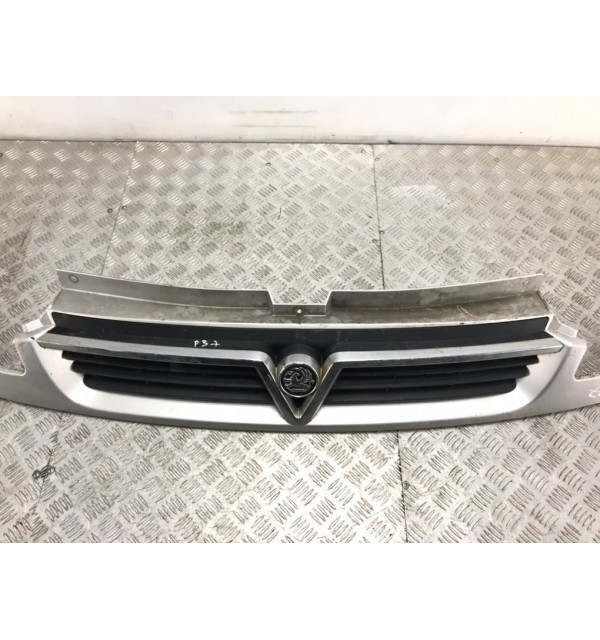 Решетка радиатора бу для Opel Vivaro  1.9 CDTi,  2006 г.