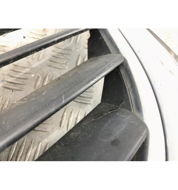 Решетка радиатора бу для Volkswagen Touran  2.0 TDi,  2007 г.