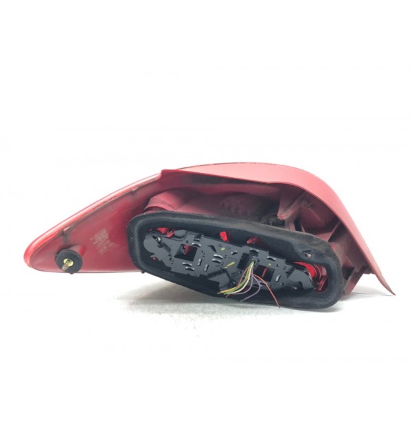 Фонарь задний правый бу для Peugeot 307  2.0 i,  2004 г.