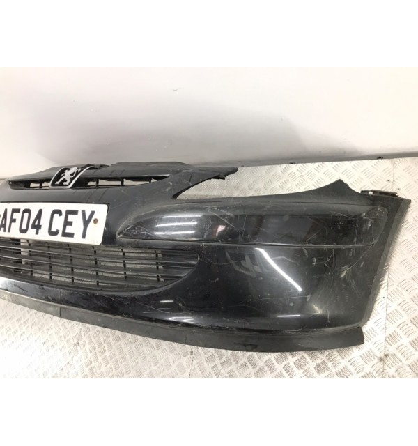 Бампер передний бу для Peugeot 307  2.0 i,  2004 г.