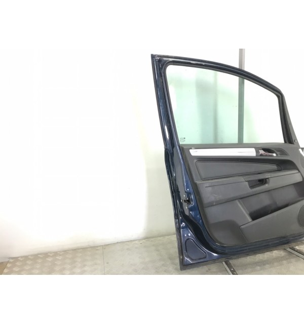 Дверь передняя левая бу для Opel Zafira B 1.7 CDTi,  2011 г.