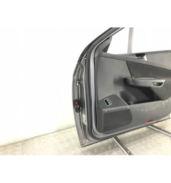 Дверь передняя правая бу для Volkswagen Passat B6 2.0 TDi,  2007 г.