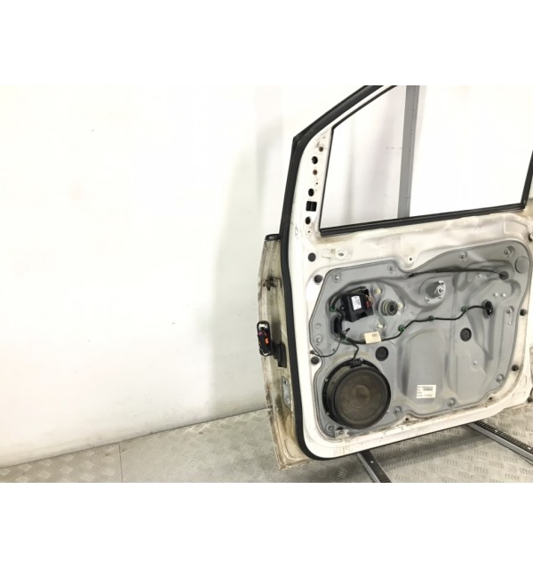 Дверь передняя правая бу для Volkswagen Caddy  2.0 SDi,  2006 г.