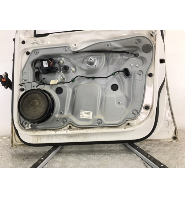 Дверь передняя правая бу для Volkswagen Caddy  2.0 SDi,  2006 г.