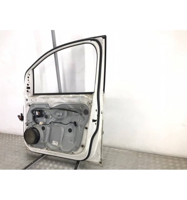 Дверь передняя правая бу для Volkswagen Caddy  2.0 SDi,  2006 г.