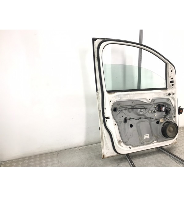 Дверь передняя левая бу для Volkswagen Caddy  2.0 SDi,  2006 г.