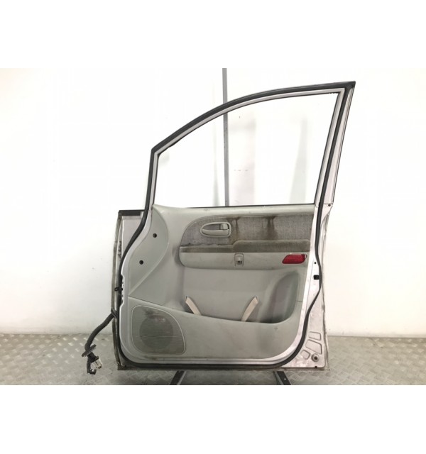 Дверь передняя правая бу для Hyundai Trajet  2.0 CRDi,  2005 г.