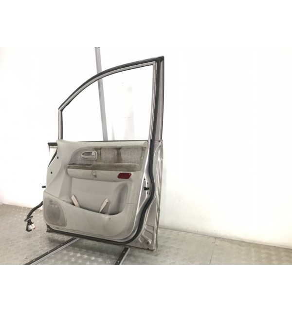Дверь передняя правая бу для Hyundai Trajet  2.0 CRDi,  2005 г.