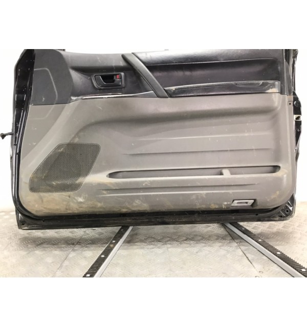 Дверь передняя правая бу для Mitsubishi Pajero 3 3.2 DiD,  2002 г.