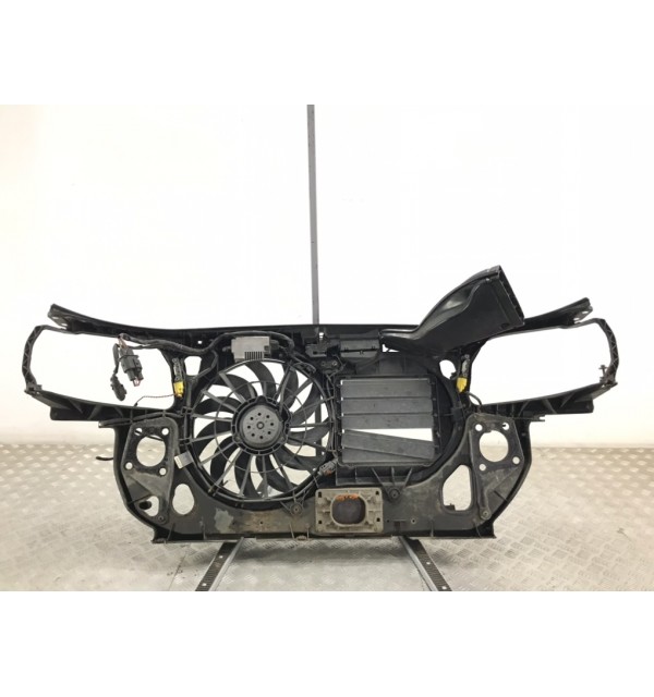 Панель передняя (телевизор) бу для Audi A4 B7 2.0 i,  2006 г.