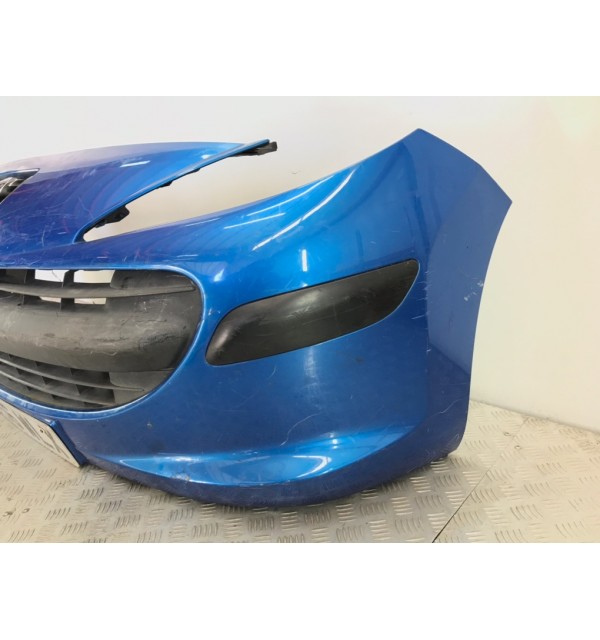 Бампер передний бу для Peugeot 207  1.4 i,  2006 г.