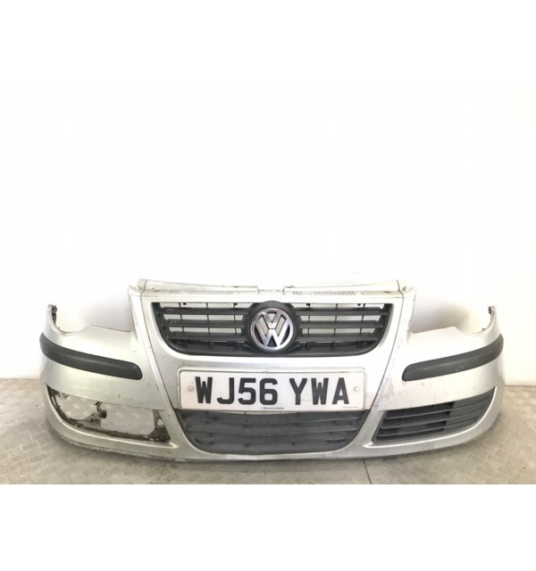 Бампер передний бу для Volkswagen Polo  1.2 i,  2006 г.