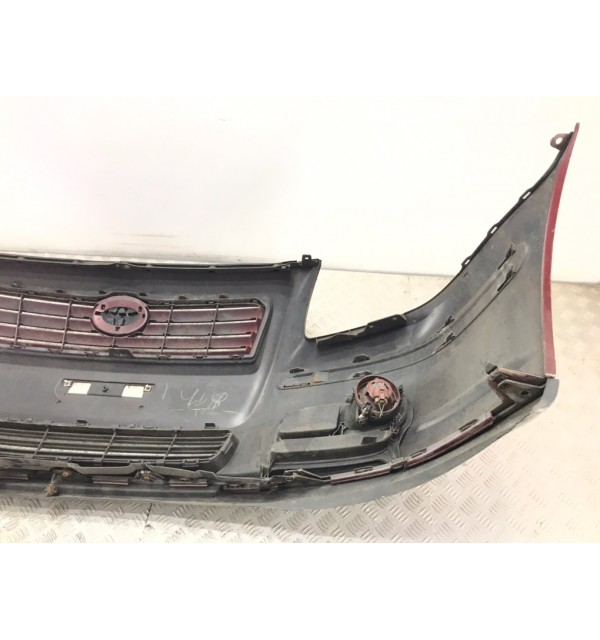 Бампер передний бу для Toyota Avensis  1.8 i,  2005 г.