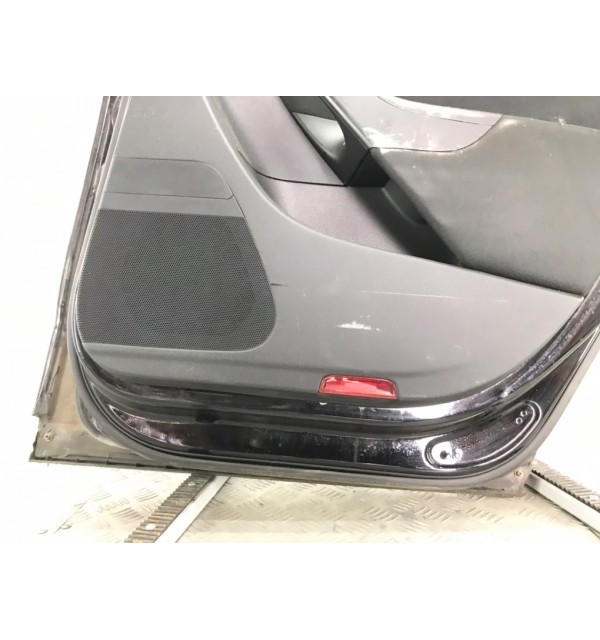 Дверь задняя правая бу для Volkswagen Passat B6 2.0 TDi,  2007 г.