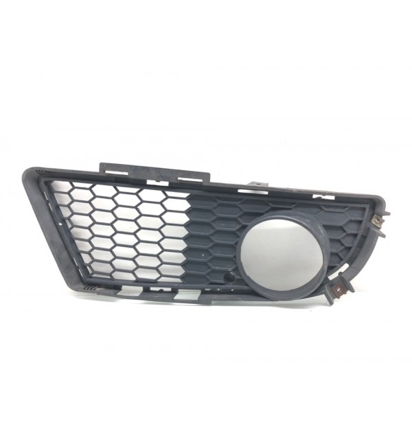 Заглушка (решетка) в бампер передний бу для BMW 3 E90/E91/E92/E93 2.0 i,  2010 г.