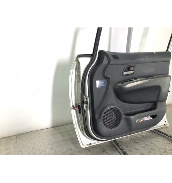 Дверь передняя правая бу для Kia Carens 2 2.0 CRDi,  2009 г.