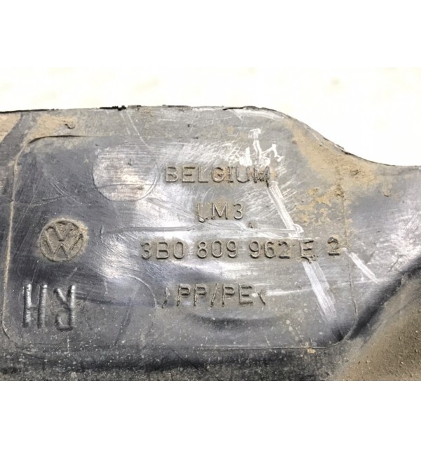 Защита арок передняя правая (подкрылок) бу для Volkswagen Passat B5 2.0 i,  2002 г.