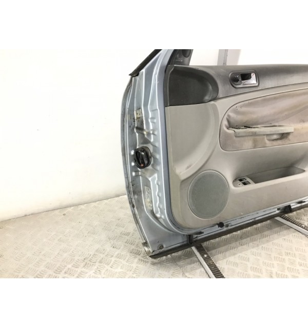 Дверь передняя правая бу для Volkswagen Passat B5 2.0 i,  2002 г.