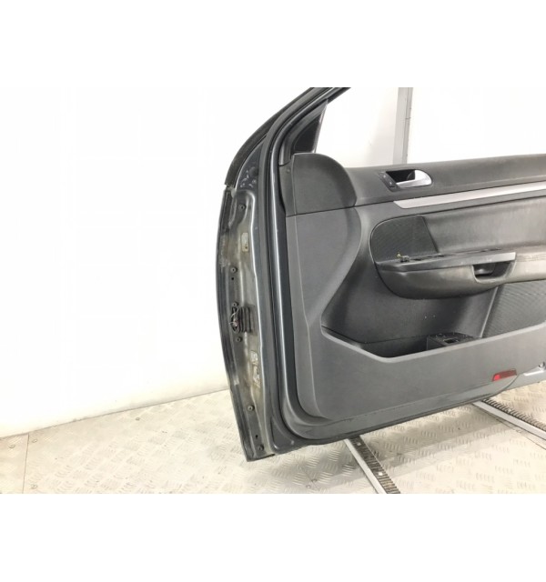 Дверь передняя правая бу для Volkswagen Jetta  2.0 TDi,  2008 г.