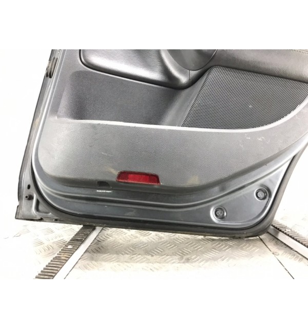 Дверь задняя правая бу для Volkswagen Jetta  2.0 TDi,  2008 г.
