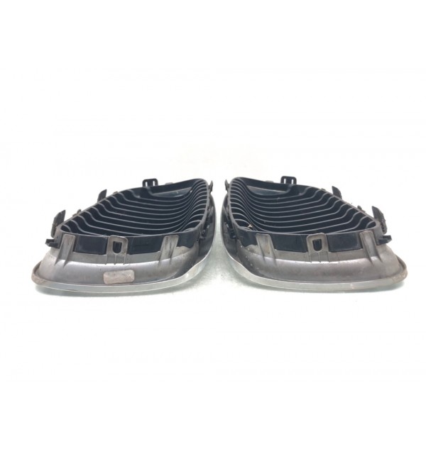 Решетка радиатора бу для BMW 3 E90/E91/E92/E93 2.0 i,  2010 г.