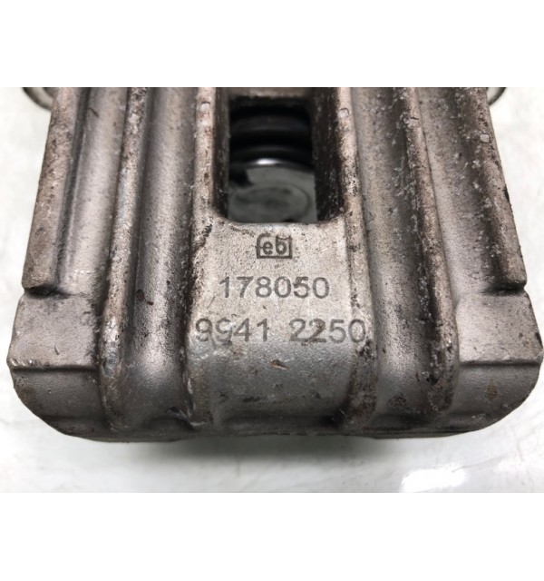 Суппорт задний правый бу для Volkswagen Golf 5 1.6 i,  2007 г.