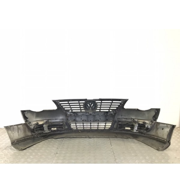 Бампер передний бу для Volkswagen Passat B6 2.0 TDi,  2006 г.