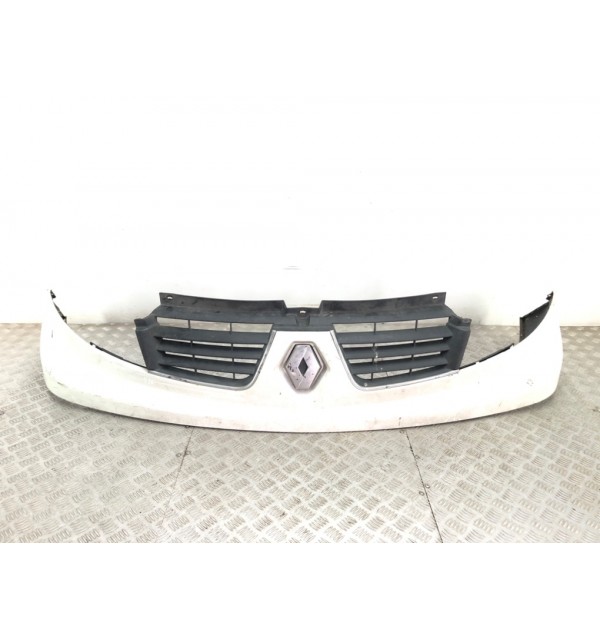 Решетка радиатора бу для Renault Trafic  2.0 DCi,  2011 г.