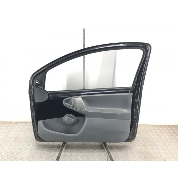 Дверь передняя правая бу для Toyota Aygo  1.0 i,  2006 г.