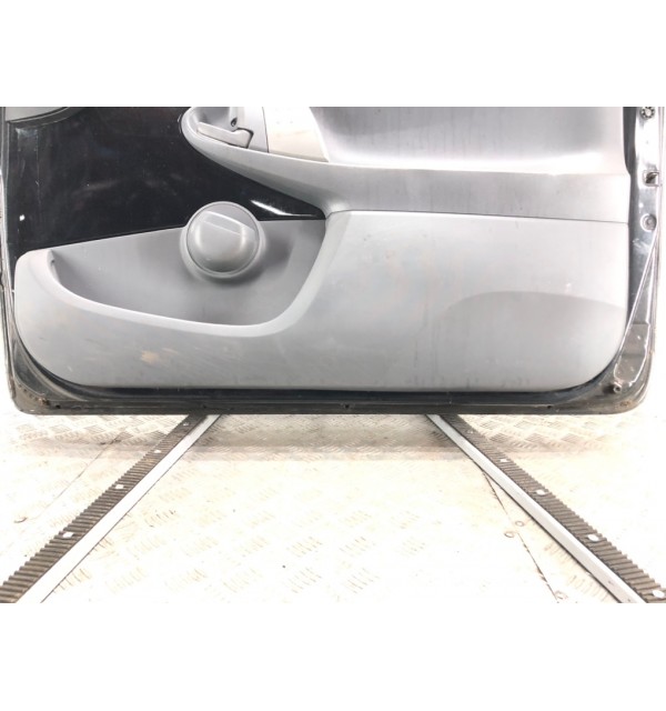 Дверь передняя правая бу для Toyota Aygo  1.0 i,  2006 г.