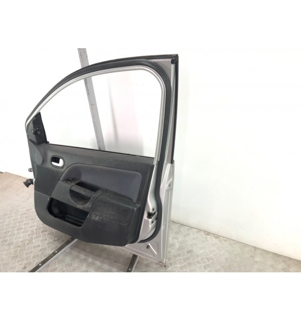 Дверь передняя правая бу для Ford Fiesta 5 1.4 i,  2006 г.