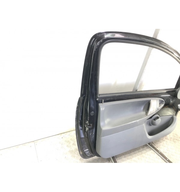 Дверь передняя левая бу для Toyota Aygo  1.0 i,  2006 г.