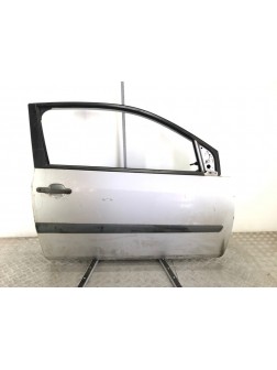 Дверь передняя правая бу для Ford Fiesta 5 1.4 TDCi, 2005 г.