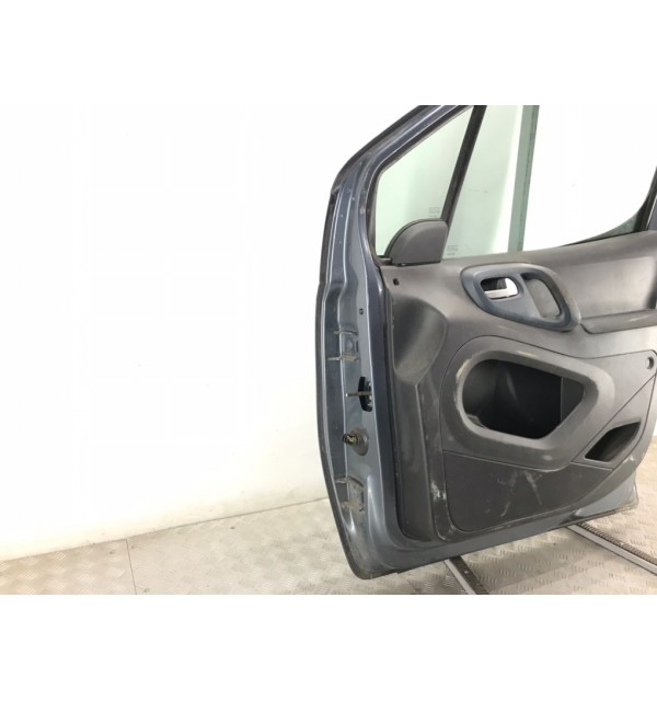 Дверь передняя правая бу для Peugeot Partner  1.6 HDi,  2011 г.