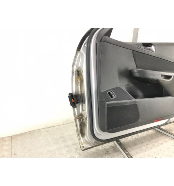 Дверь передняя правая бу для Volkswagen Passat B6 2.0 TDi,  2006 г.