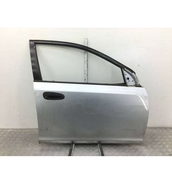 Дверь передняя правая бу для Honda Civic 7 1.4 i,  2002 г.