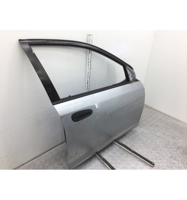 Дверь передняя правая бу для Honda Civic 7 1.4 i,  2002 г.