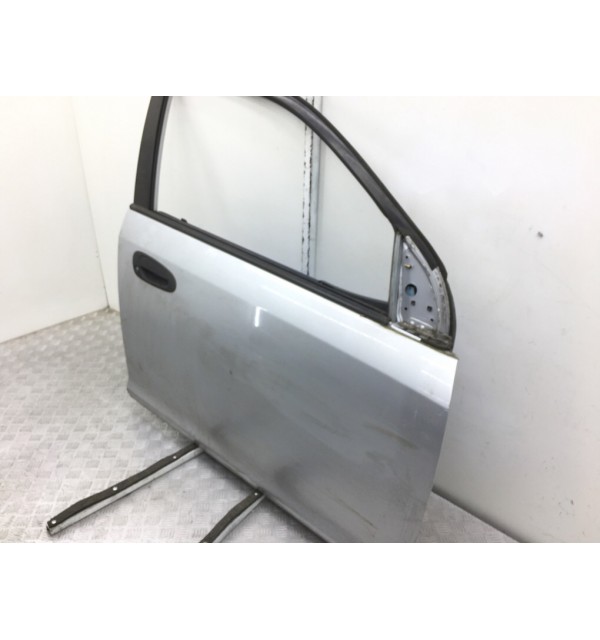 Дверь передняя правая бу для Honda Civic 7 1.4 i,  2002 г.
