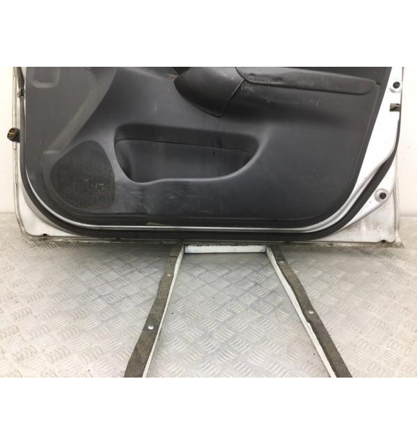 Дверь передняя правая бу для Honda Civic 7 1.4 i,  2002 г.